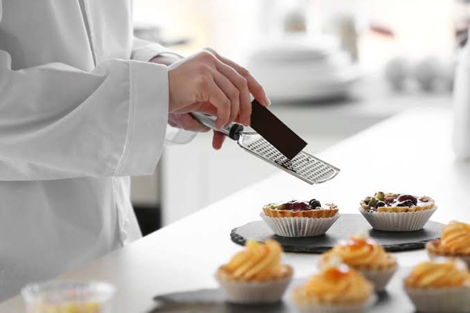 Confeitaria para Iniciantes: Quais Utensílios e Ingredientes Comprar Primeiro?